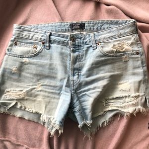 Abercrombie and Fitch Ames Low Rise Boyfriend Short